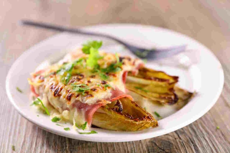 Endives au jambon gratinées Baked endives with ham and cheese