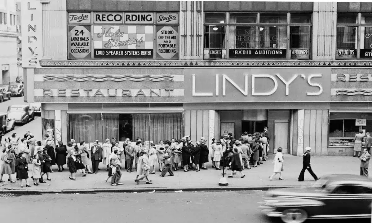 A black and white photo of the outside of Lindy's Restaurant in New York City. Likely taken in the early 1940s.