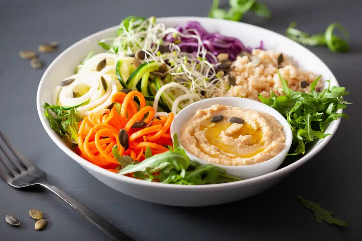 veggie  hummous lunch bowl with spiralazed carrots and zucchini,
