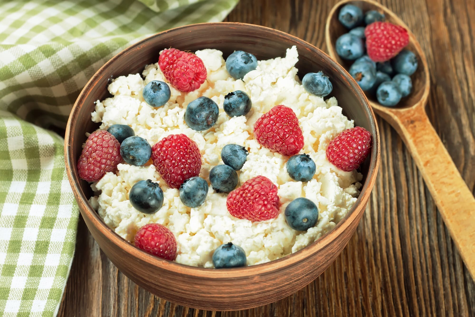 cottage cheese with berries