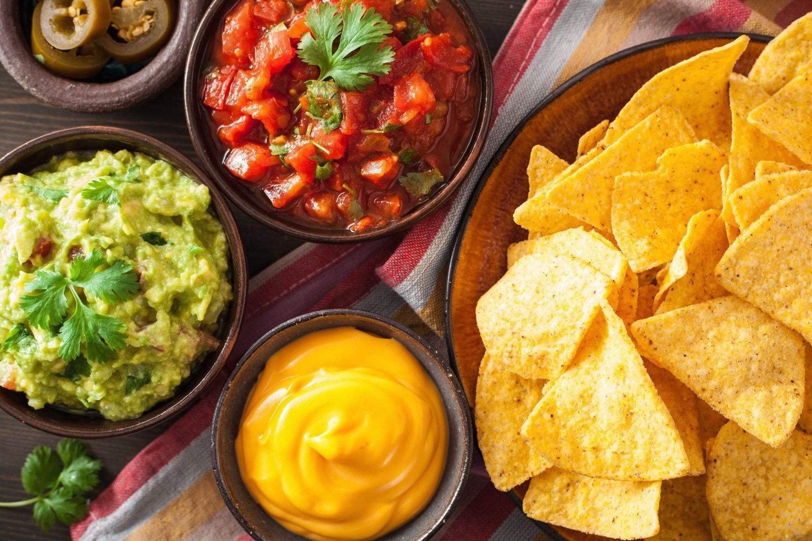 Nachos with guacamole,salsa  and salsa bowls