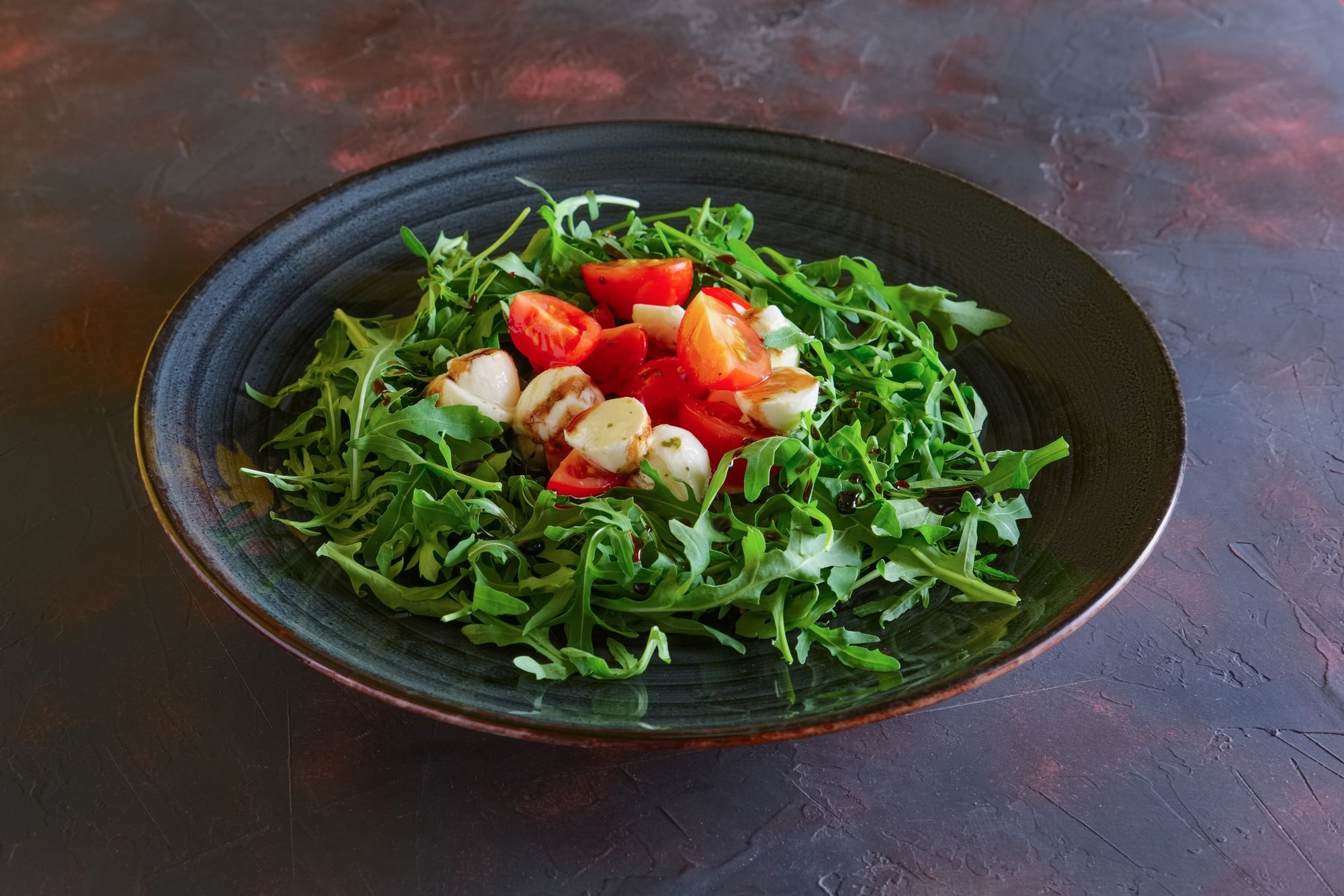 Salad with mozzarella, tomato and arugula